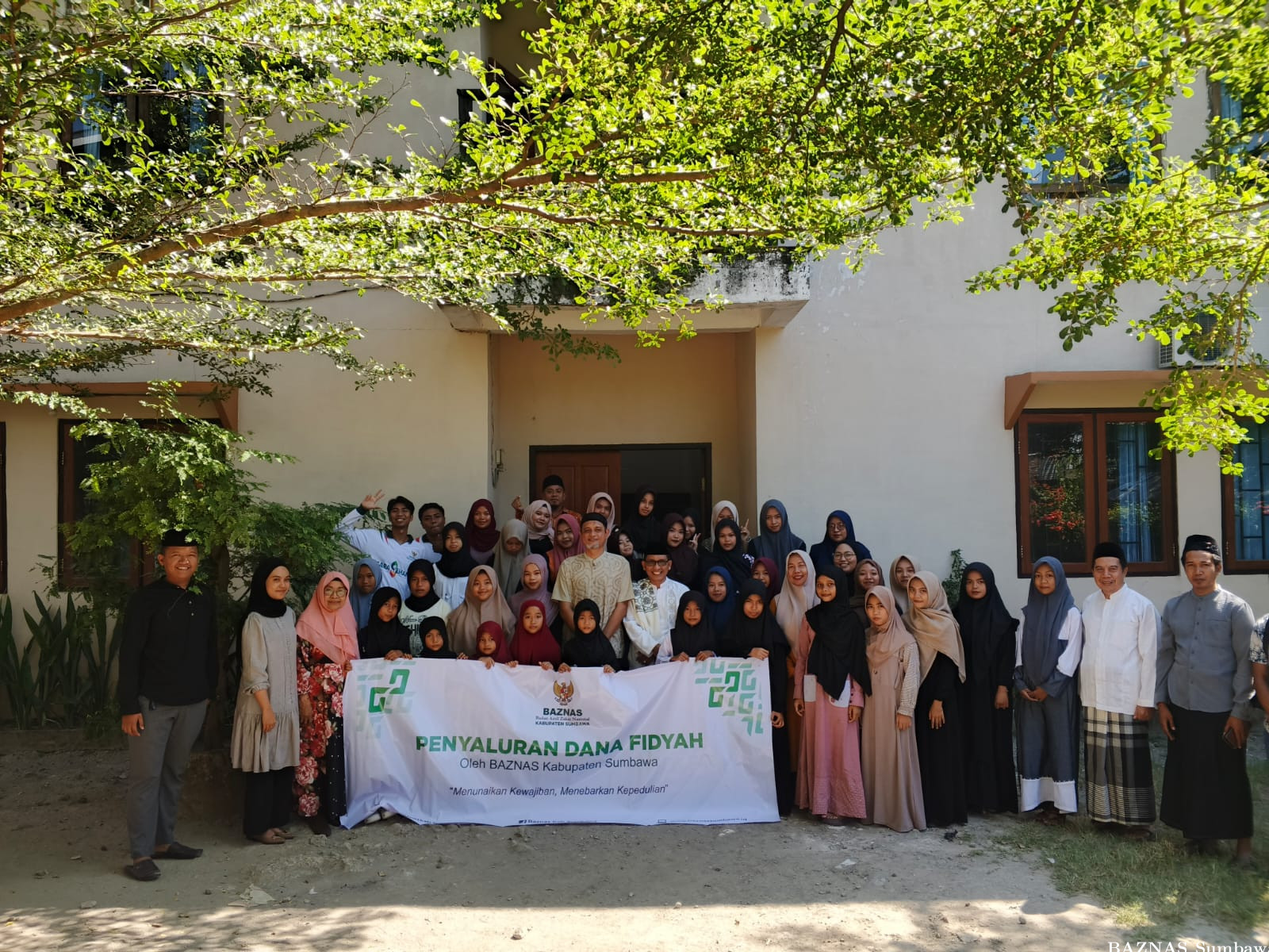 BAZNAS Sumbawa Salurkan Dana Fidyah di LKSA Putri An-Nisa, Wujudkan Kepedulian Melalui Berbagi 