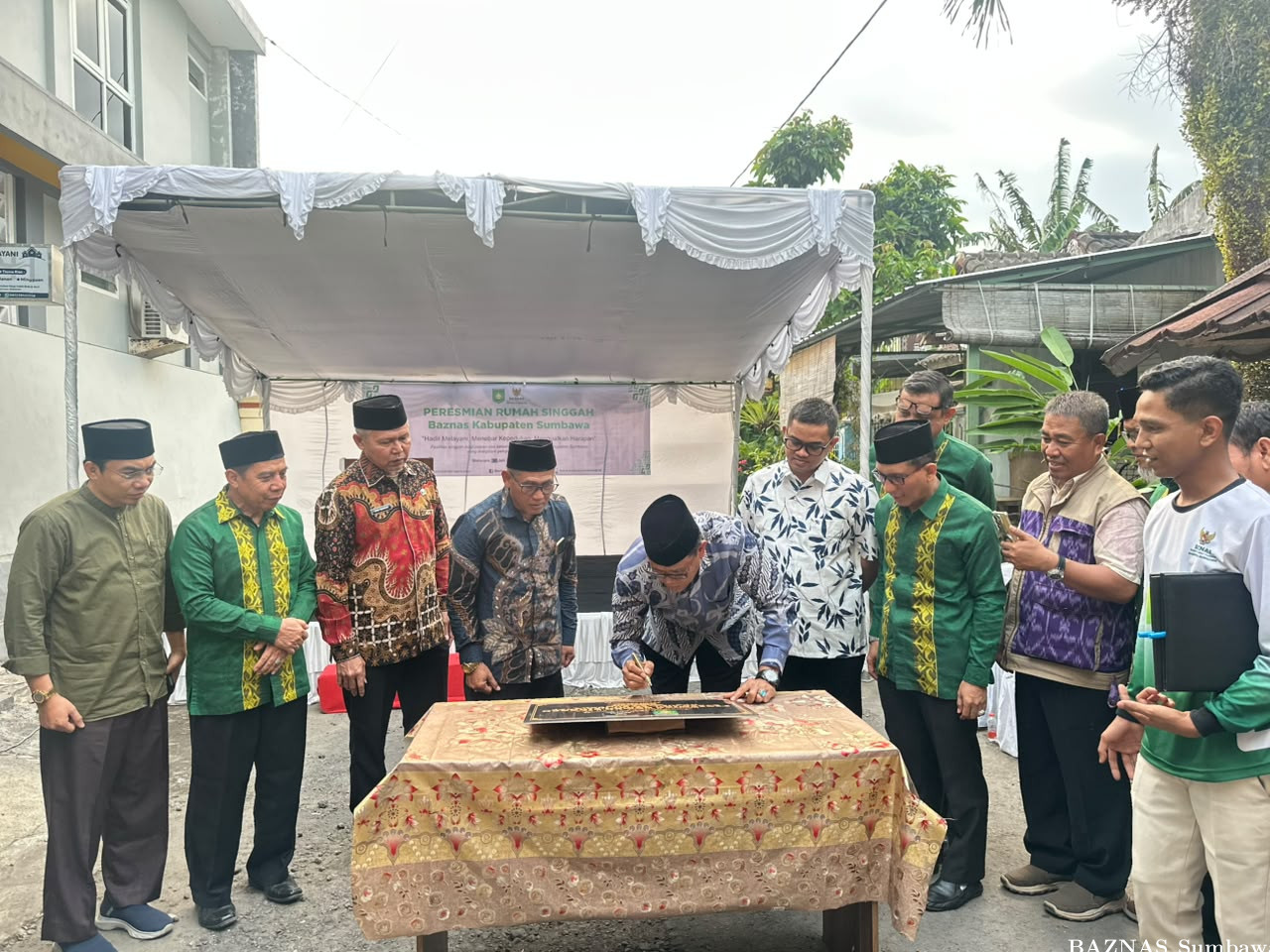 Dari Zakat untuk Kemanusiaan: Bupati Sumbawa Resmikan Rumah Singgah BAZNAS Sumbawa di Kota Mataram