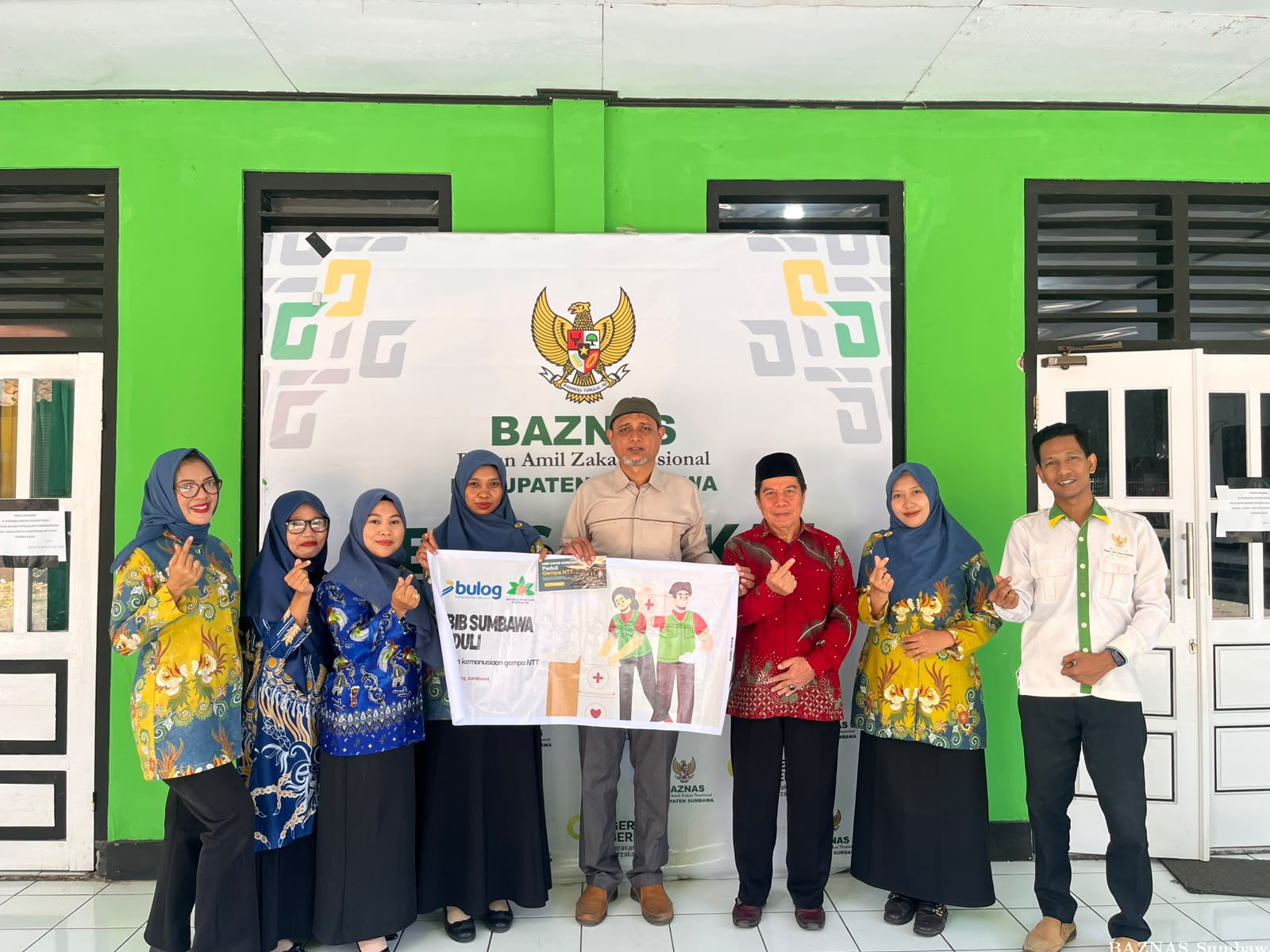 BAZNAS Sumbawa Terima Dana Kemanusiaan KBIB Bulog untuk Korban Gempa NTT