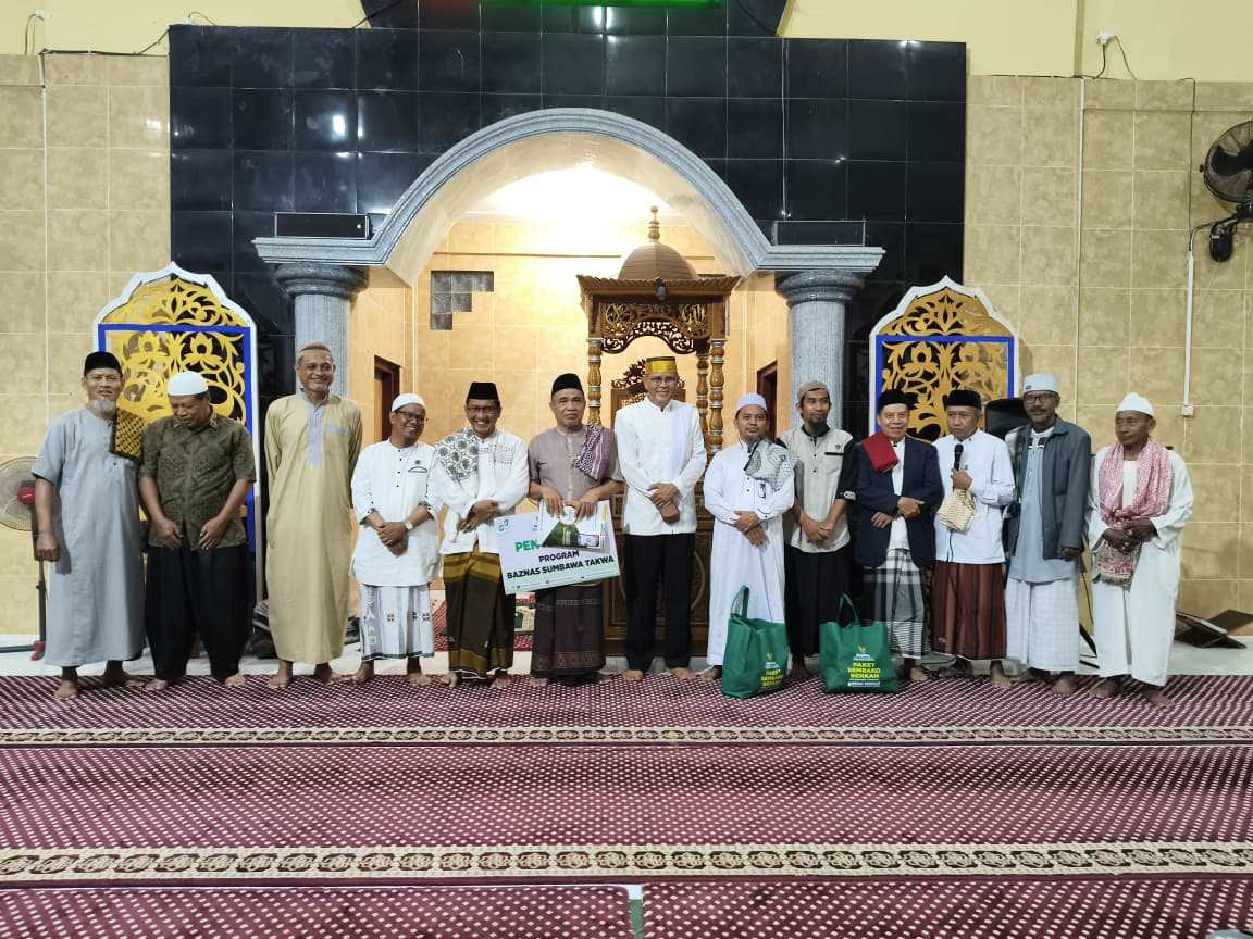 Penyerahan Bantuan Masjid Al-Munawwarah dan Santunan untuk Imam dan Marbot - (Ada 1 foto)